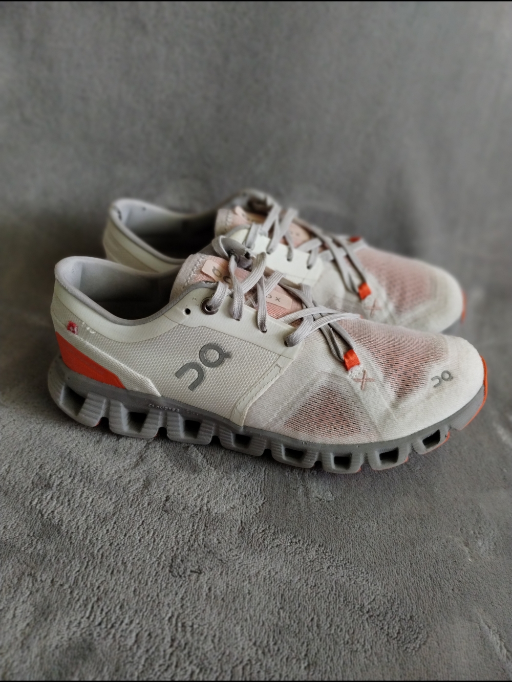 On Running Cloud Sneakers White Orange Women’s 7 (EU 38) – Read Condition